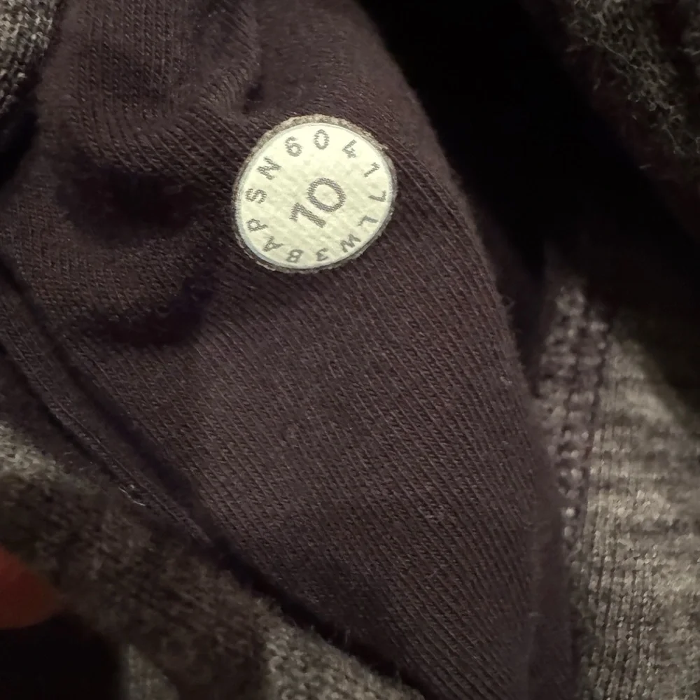 Lululemon Athletica Cowl Neck Pullover Heather Grey Black Cozy Funnel Neck